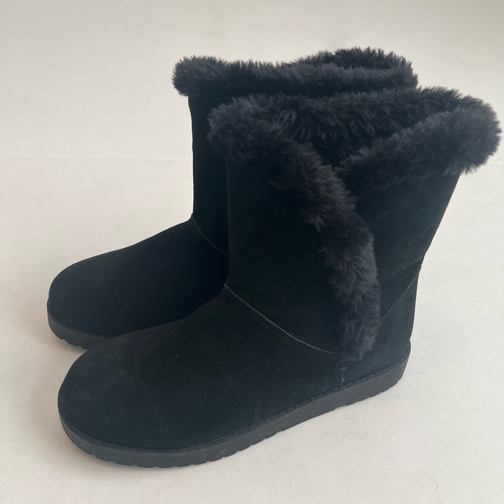 NWOT Women's Black Faux Fur-Lined Boots Size 7